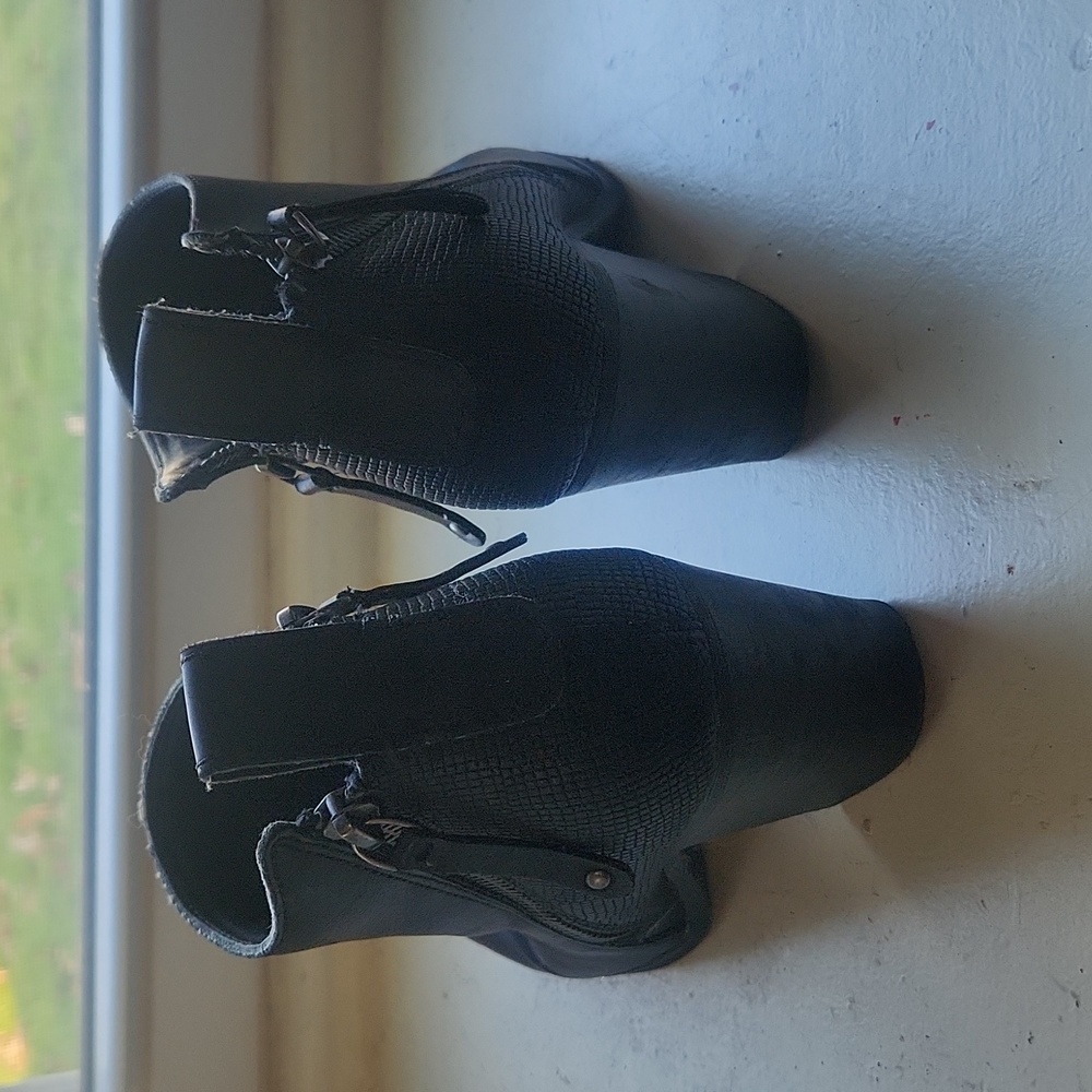 Booties size 7 - Picture 5 of 5